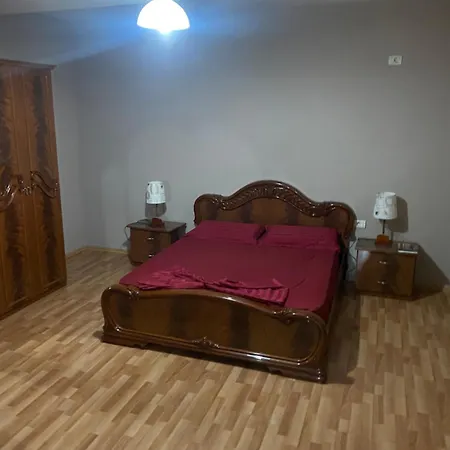Apartament Shallvaret Τίρανα